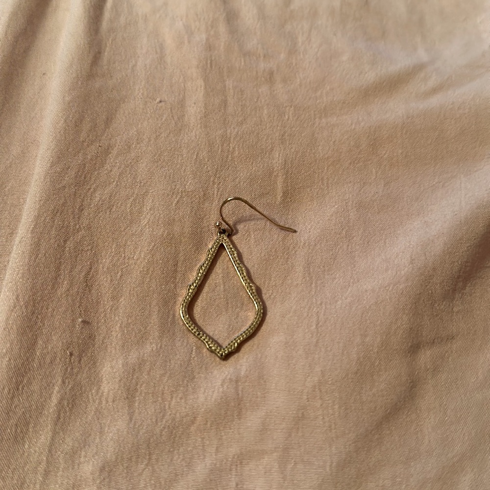 Single Kendra Scott drop earring
